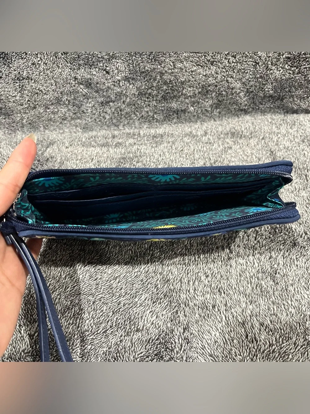 Vera Bradley Blue FloVera Bradley Blue Floral Quilted Zip Around Wallet Wristlet